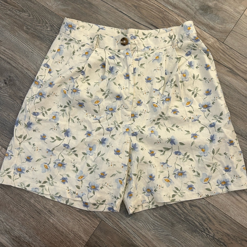 MNG Mango white blue floral high waisted shorts women’s size large